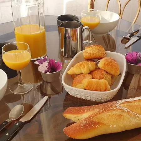 Entier Au Dessus De Villa, Climatisation Reversible Poele A Bois Tres Chaleureux , Wi Fi Parking Privee Gratuit Situation 500 M, Et Centre Apartamento