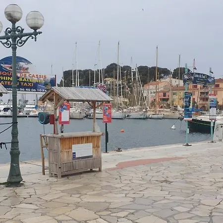 Entier Au Dessus De Villa, Climatisation Reversible Poele A Bois Tres Chaleureux , Wi Fi Parking Privee Gratuit Situation 500 M, Et Centre Apartamento *