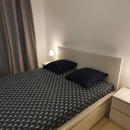 דירה Entier Au Dessus De Villa, Climatisation Reversible Poele A Bois Tres Chaleureux , Wi Fi Parking Privee Gratuit Situation 500 M, Et Centre
