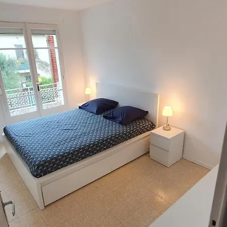 Entier Au Dessus De Villa, Climatisation Reversible Poele A Bois Tres Chaleureux , Wi Fi Parking Privee Gratuit Situation 500 M, Et Centre Sanary-sur-Mer